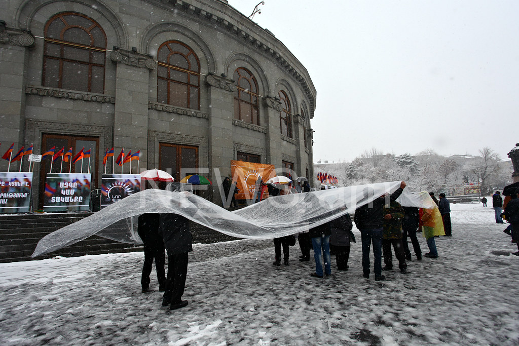 «Նոր Հայաստանի» նստացույցի 3-րդ օրը ձյան տակ