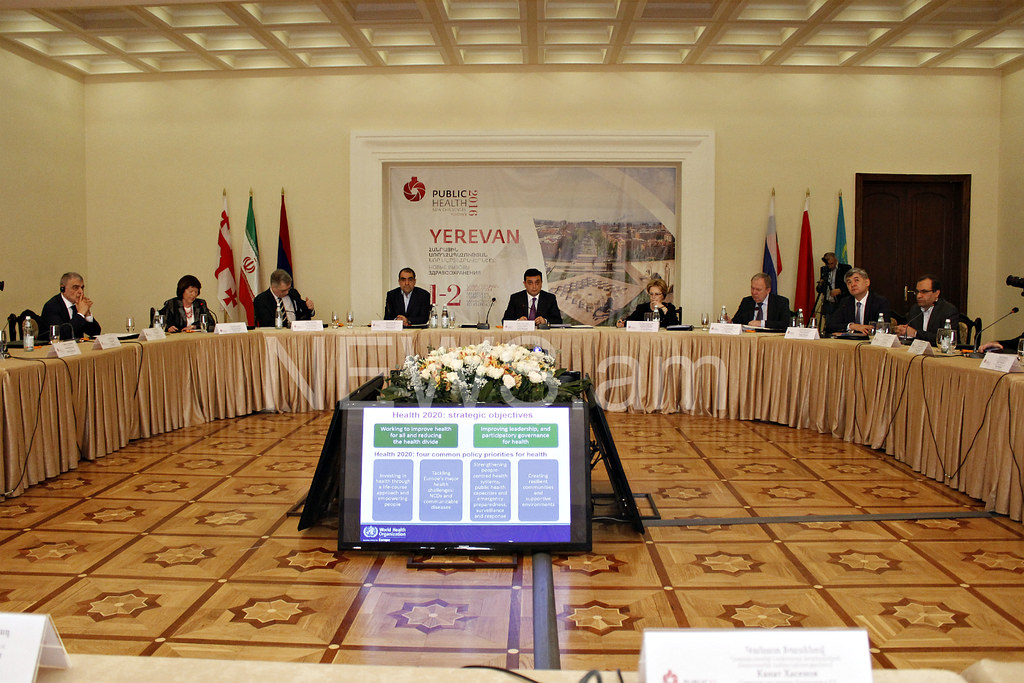 Երեւանում ընթանում է «Հանրային առողջության նոր մարտահրավերները» միջազգային նախարարական գիտաժողովը